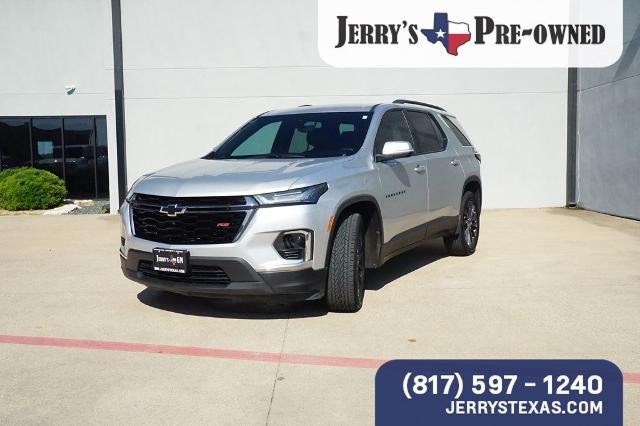 2022 Chevrolet Traverse RS in Silver Ice Metallic — front three-quarter view