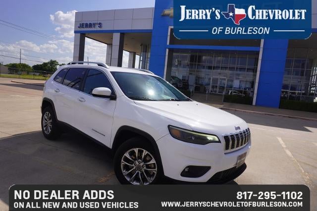 2019 Jeep Cherokee Latitude Plus in White — front three-quarter view